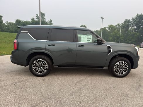 New 2026 Nissan Armada SL w/ Captain's Chari Seat Package AWD/4WD image 4