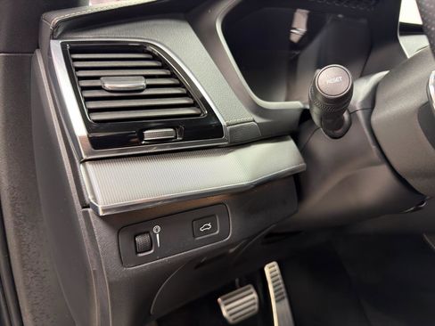 Used 2019 Volvo XC90 T5 R-Design w/ Advanced Package image 16