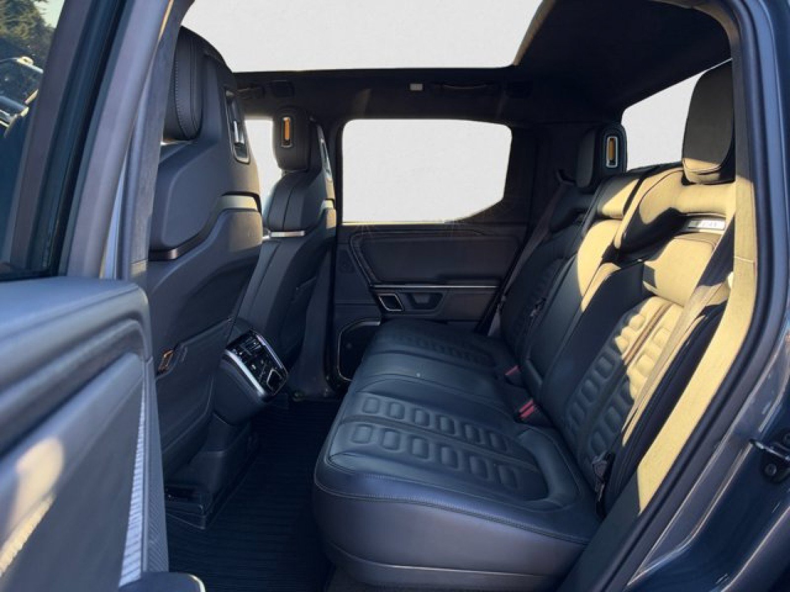 Used 2023 Rivian R1T Adventure Dual AWD/4WD image 19