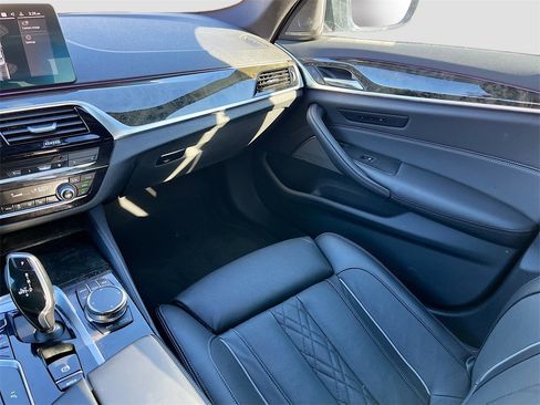 Used 2023 BMW 540i w/ M Sport Package image 25