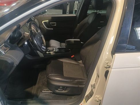 Used 2019 Land Rover Discovery Sport SE image 11