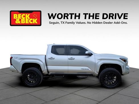 Used 2024 Toyota Tacoma TRD Sport image 7