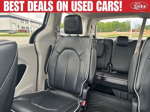 Used 2023 Chrysler Pacifica Limited w/ Uconnect Theater Family Group AWD/4WD image 19