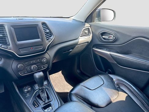 Used 2019 Jeep Cherokee Latitude Plus AWD/4WD image 20