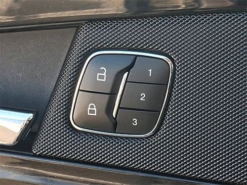 Used 2023 Lincoln Nautilus Reserve image 29