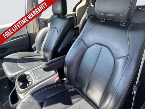 Used 2024 Chrysler Pacifica Limited FWD image 23