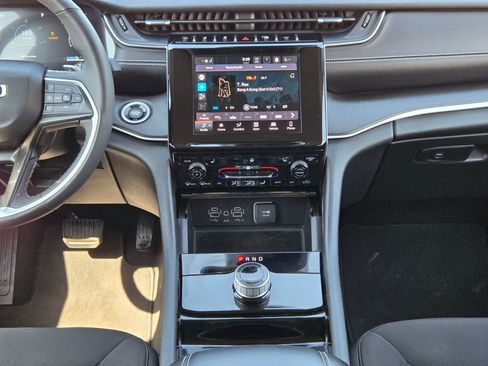 Used 2023 Jeep Grand Cherokee L Laredo w/ Luxury Tech Group I image 31