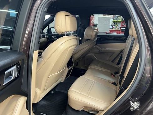 Used 2019 Porsche Cayenne AWD/4WD image 8