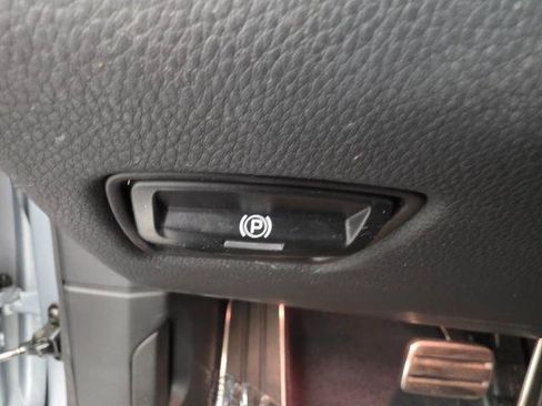 Used 2016 Porsche Panamera image 23