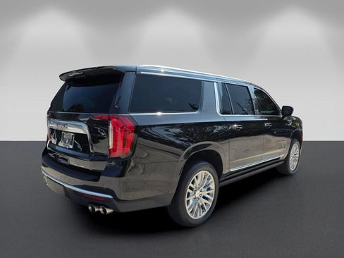 Used 2023 GMC Yukon XL Denali w/ Advanced Technology Package AWD/4WD image 4