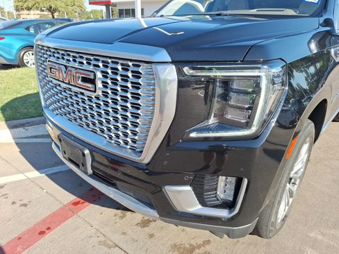 Used 2021 GMC Yukon Denali w/ Denali Premium Package image 10