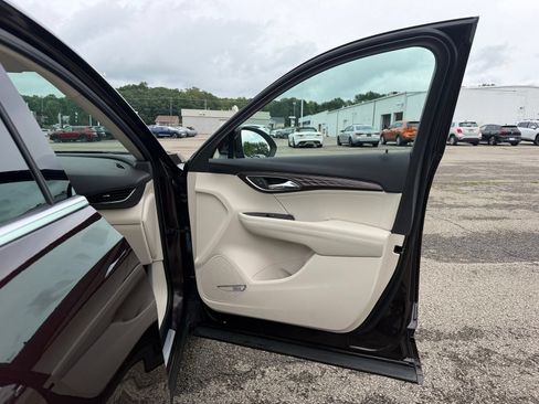 Used 2023 Buick Envision Avenir AWD/4WD image 38
