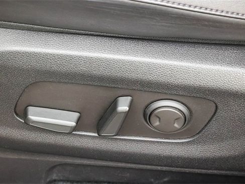 Used 2024 Kia Carnival LX image 23