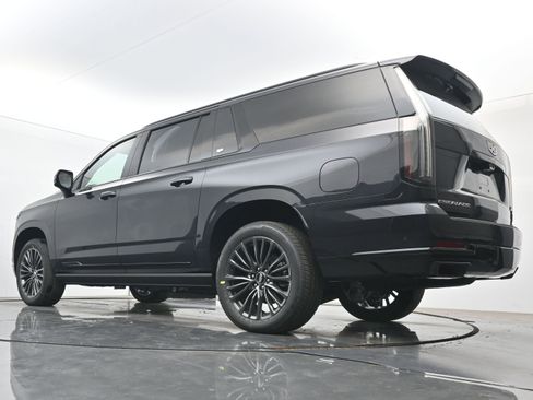 New 2026 Cadillac Escalade ESV Platinum Sport w/ LPO, Floor Liner Package AWD/4WD image 17