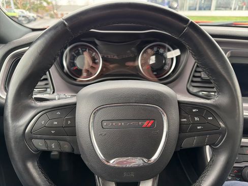 Used 2019 Dodge Challenger SXT image 31
