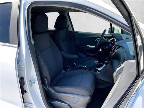 Used 2020 Chevrolet Trax LT FWD image 9