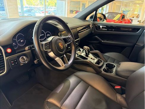 Used 2020 Porsche Cayenne AWD/4WD image 12