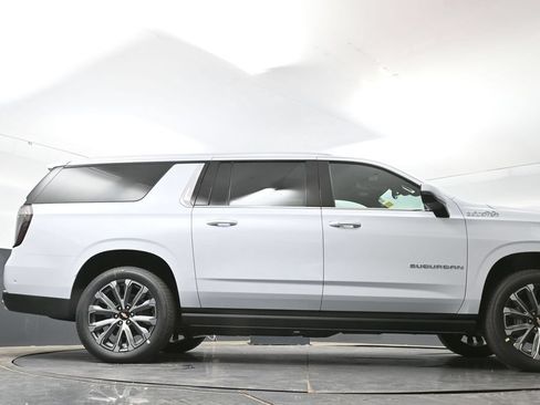 New 2026 Chevrolet Suburban High Country AWD/4WD image 47