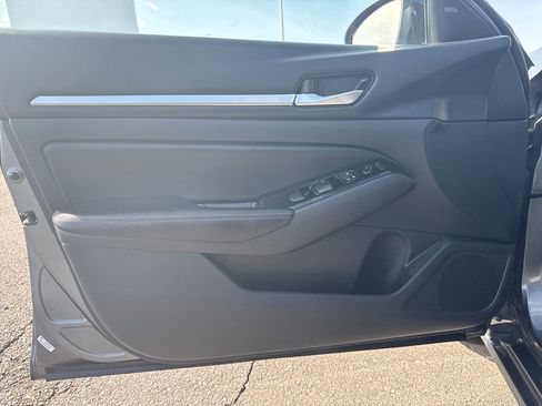 Used 2024 Nissan Altima 2.5 SR FWD image 10
