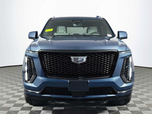 Used 2025 Cadillac Escalade Sport Platinum w/ LPO, ONYX Package AWD/4WD image 2