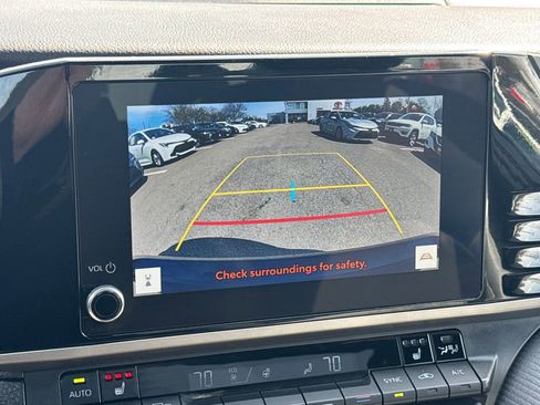 Used 2025 Toyota Camry SE w/ Convenience Package image 22