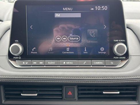 Used 2025 Nissan Rogue SV image 13