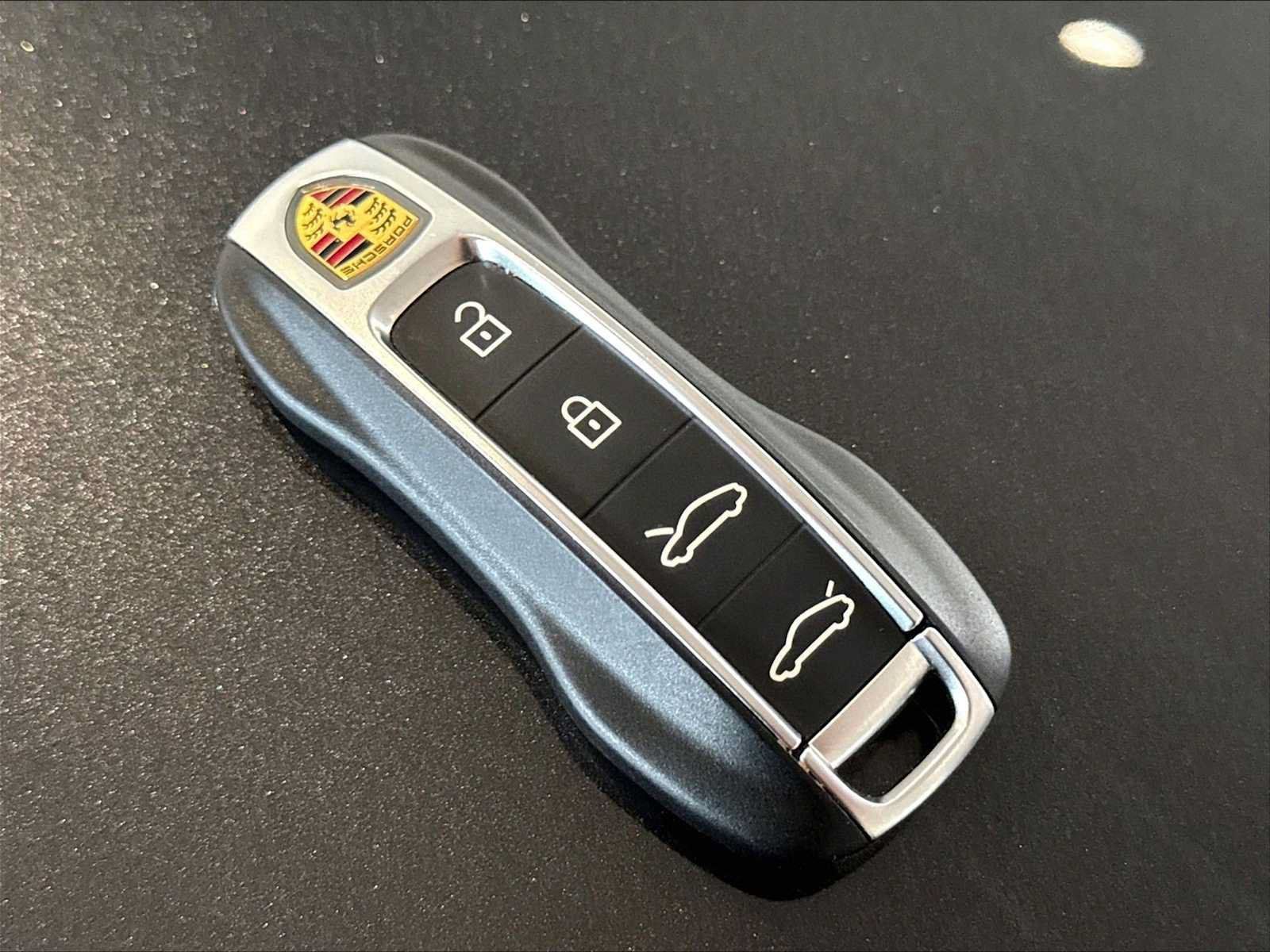 Used 2021 Porsche Taycan 4S AWD/4WD image 34