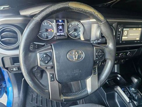 Used 2018 Toyota Tacoma SR5 AWD/4WD image 26