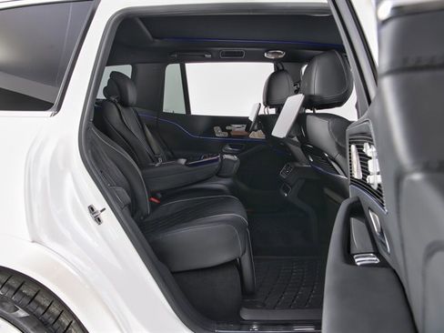 Used 2024 Mercedes-Benz Maybach GLS 600 4MATIC image 42
