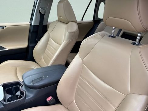Used 2019 Toyota RAV4 Limited AWD/4WD image 15