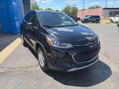 Used 2020 Chevrolet Trax LT w/ LT Convenience Package AWD/4WD image 5