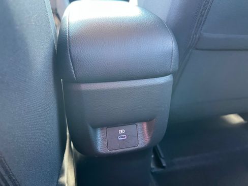 Used 2025 Nissan Versa SV FWD image 23