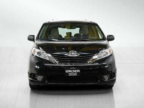 Used 2017 Toyota Sienna LE FWD image 8