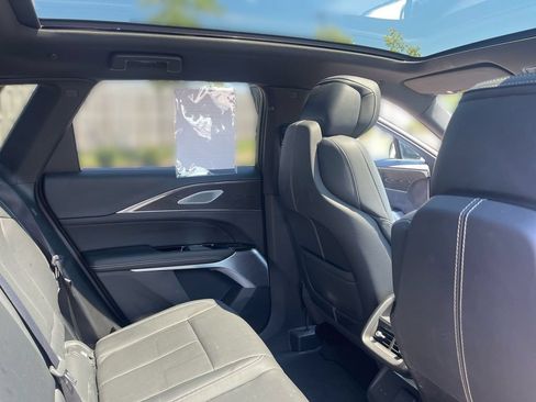 Certified 2024 Cadillac Lyriq Luxury AWD/4WD image 40
