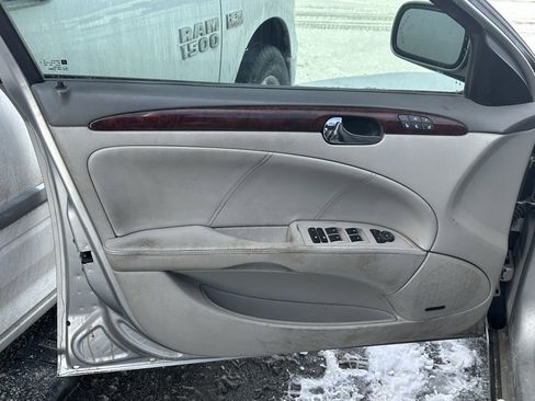 Used 2008 Buick Lucerne CXS image 9