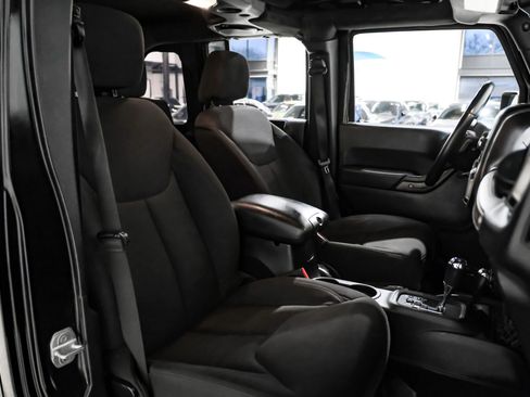 Used 2013 Jeep Wrangler Unlimited Sport image 31