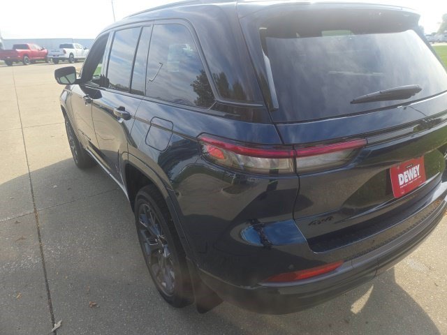 New 2027 Jeep Grand Cherokee Summit AWD/4WD image 24