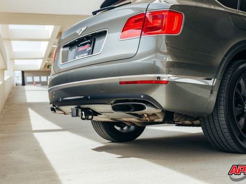 Used 2017 Bentley Bentayga image 39