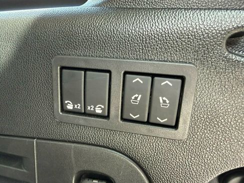 Used 2019 Cadillac Escalade ESV Premium Luxury AWD/4WD image 26