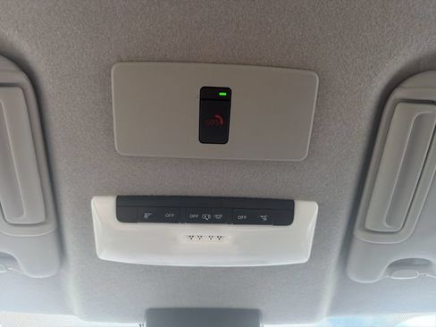 Used 2024 Nissan Kicks SR FWD image 32