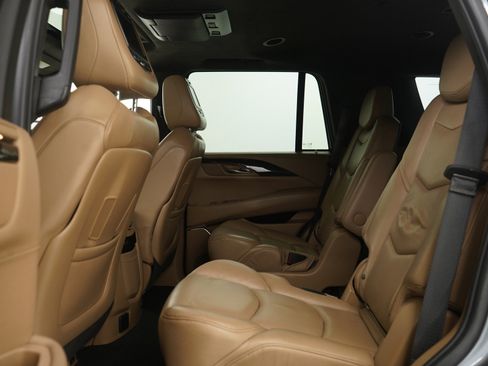 Used 2019 Cadillac Escalade Platinum AWD/4WD image 23