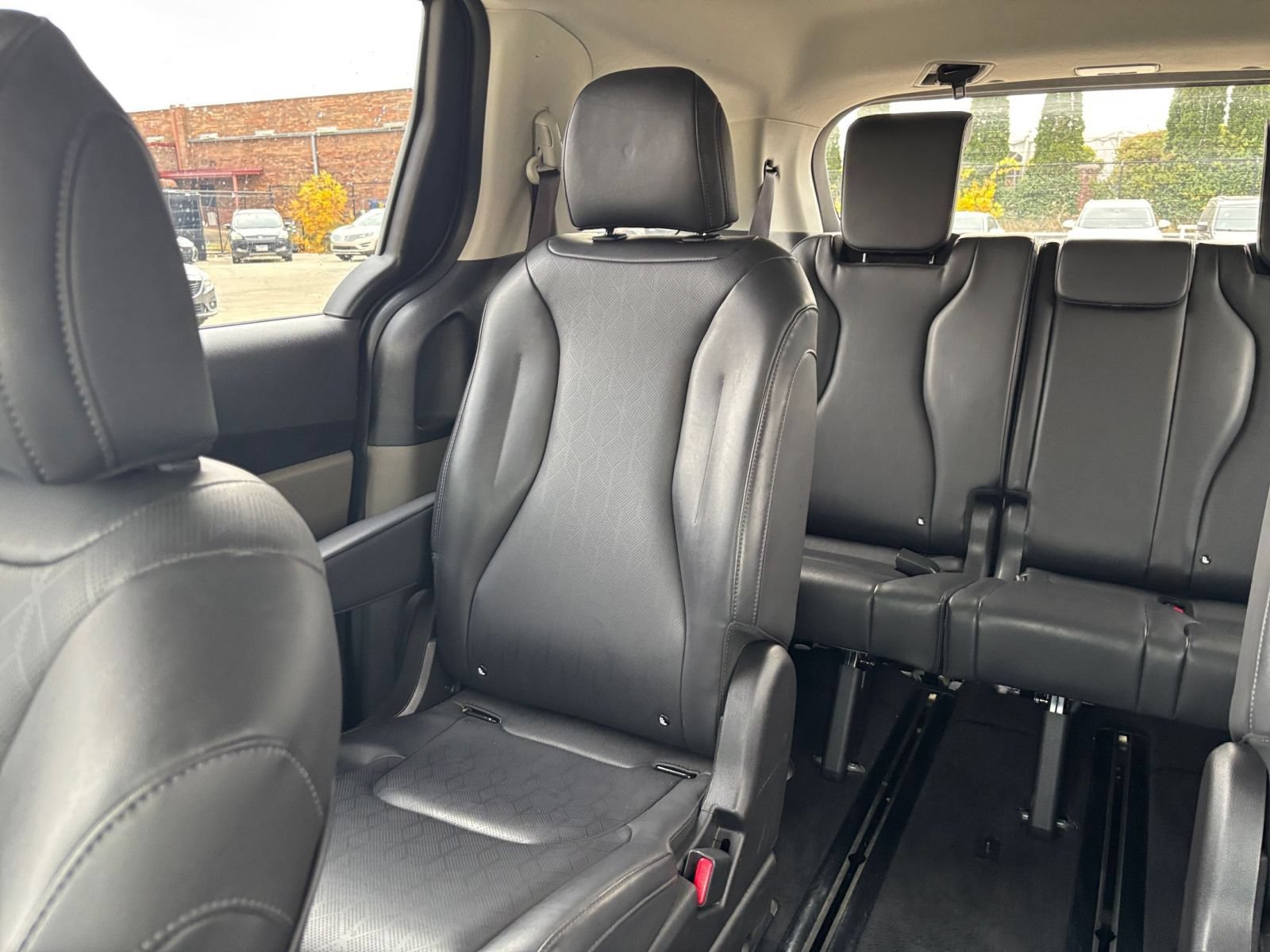 Used 2026 Kia Carnival FWD image 39