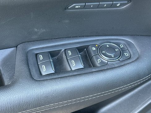 Used 2025 Cadillac XT5 Premium Luxury image 12