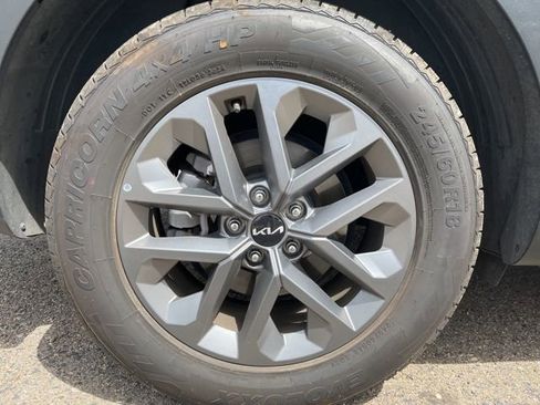 Used 2023 Kia Telluride LX image 15