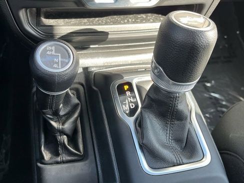 Used 2021 Jeep Wrangler Sport S image 17