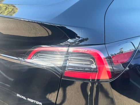 Used 2024 Tesla Model Y Long Range AWD/4WD image 18