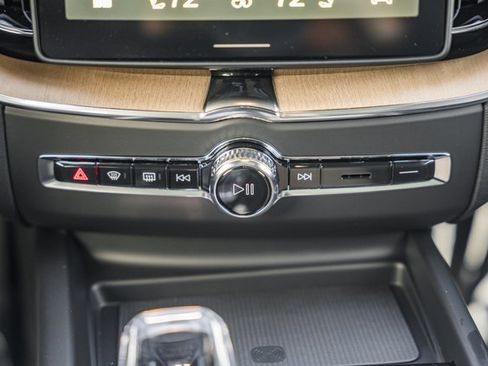 New 2026 Volvo XC60 B5 Ultra w/ Protection Package Premier image 23