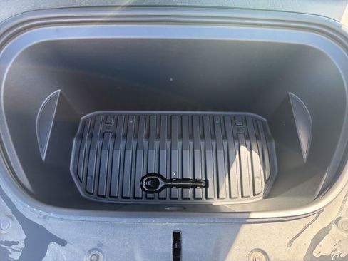 Used 2023 Tesla Model Y Long Range AWD/4WD image 29