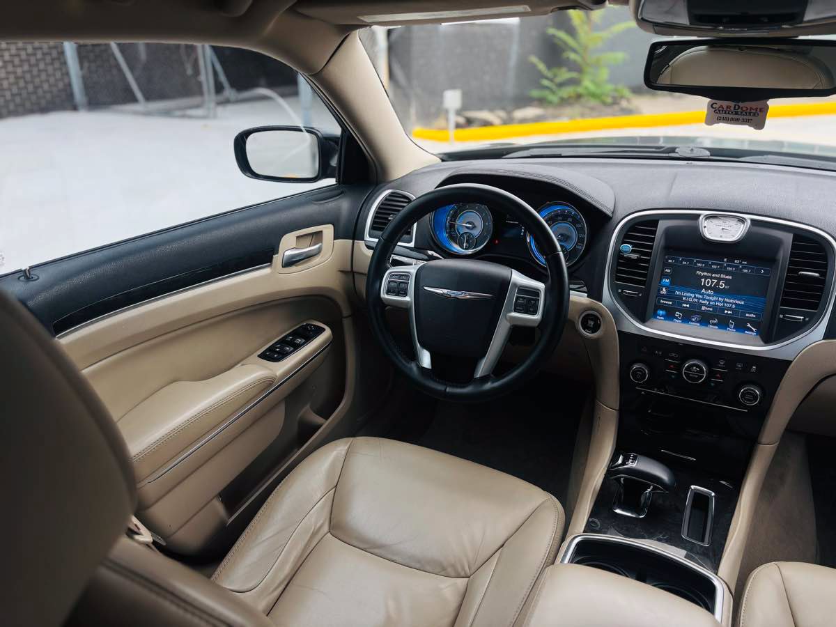 Used 2014 Chrysler 300 AWD image 47