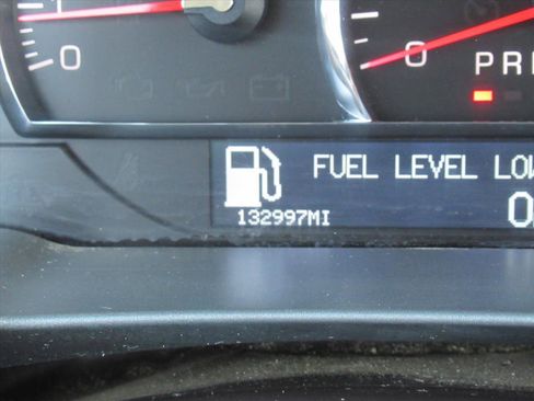 Used 2010 Cadillac DTS Luxury image 29